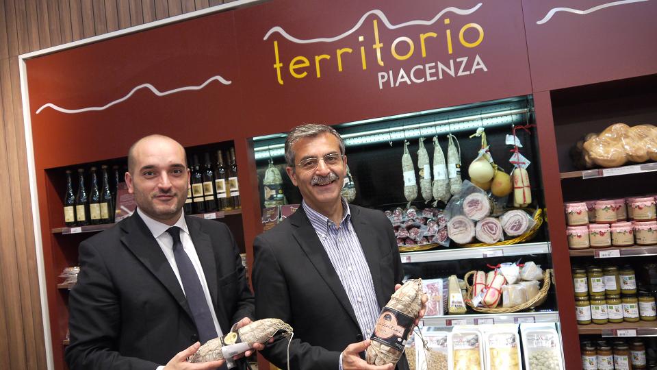 La provincia di Piacenza approda in Autogrill. Il presidente Trespidi alla prese...
